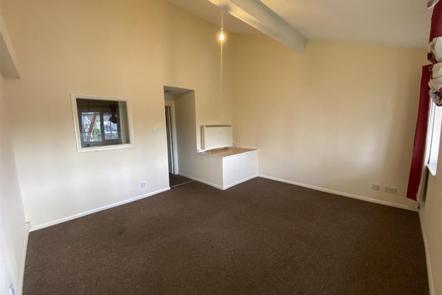 Flat to rent in Salem Place, Northfleet, Gravesend