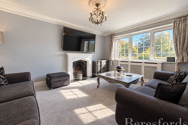 7, Great Nelmes Chase, Hornchurch photo 2