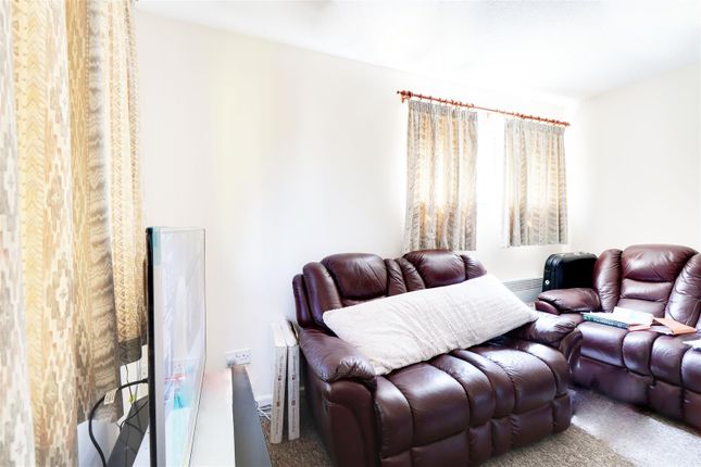 61, Reddings Park, Cheltenham photo 3