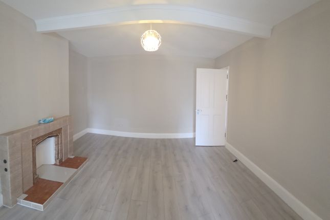 93 Costons Avenue, GREENFORD photo 5