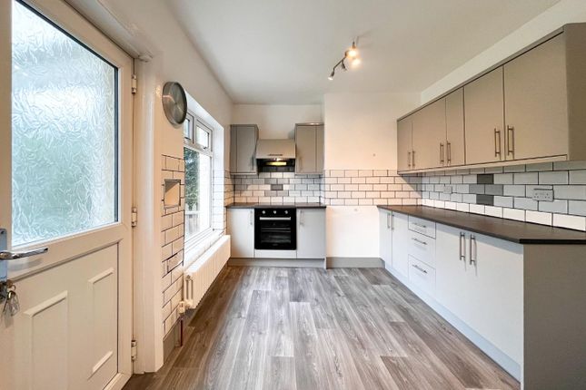 17, Sunnydale Avenue, Brighouse photo 4
