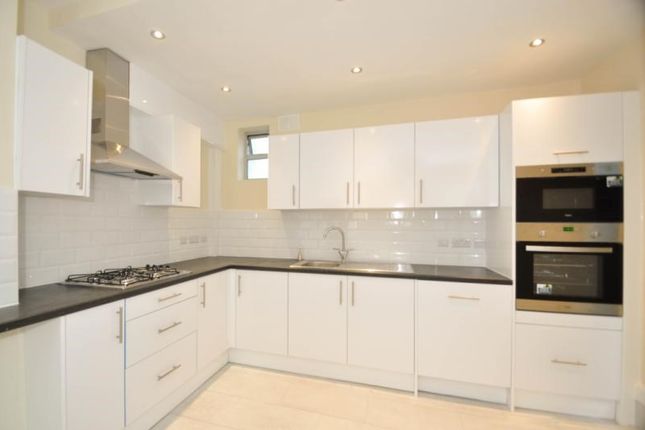 Thumbnail Property to rent in Byegrove Road, Colliers Wood, London