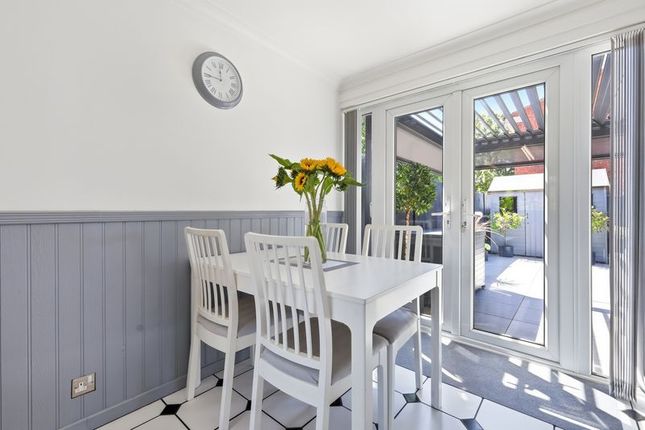 6, Geisthorp Court, Waltham Abbey photo 4