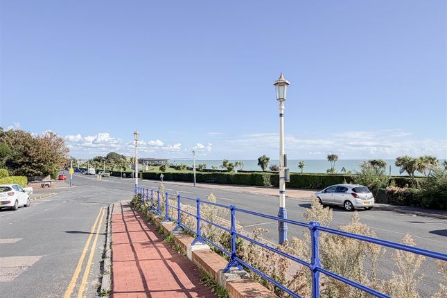 Flat 2, Regency Court 4-5, South Cliff, Eastbourne photo 2