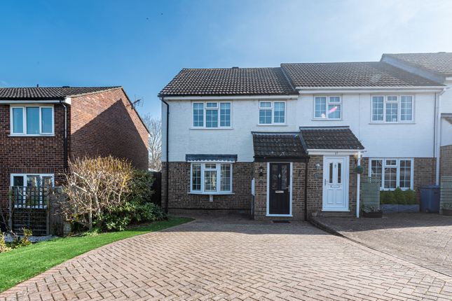 End terrace house for sale in Wordsworth Avenue, Yateley, Hampshire