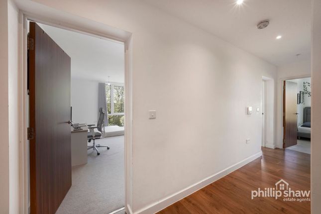 Flat 20, Aldenham Court, Edgware photo 2