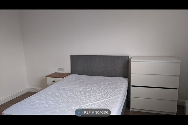 Flat, Coldharbour Lane, London photo 4
