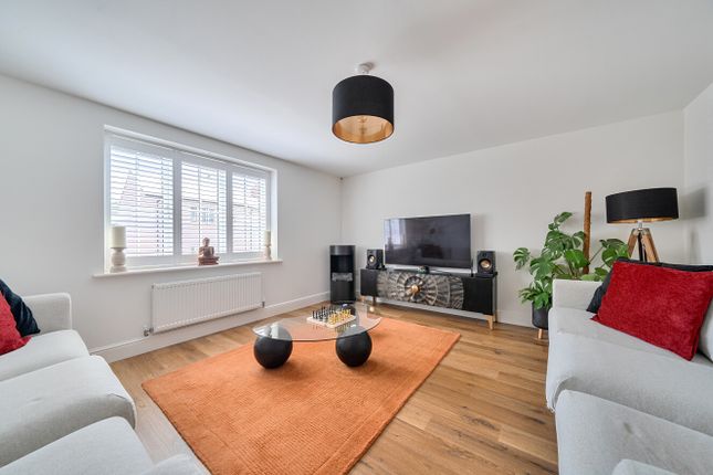 11, Loveridge Grove, Weymouth photo 2