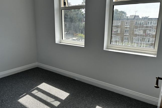 24, Carlton Court, Bournemouth photo 4