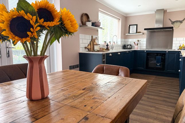 8 Wade Close, Westonzoyland, Somerset photo 2