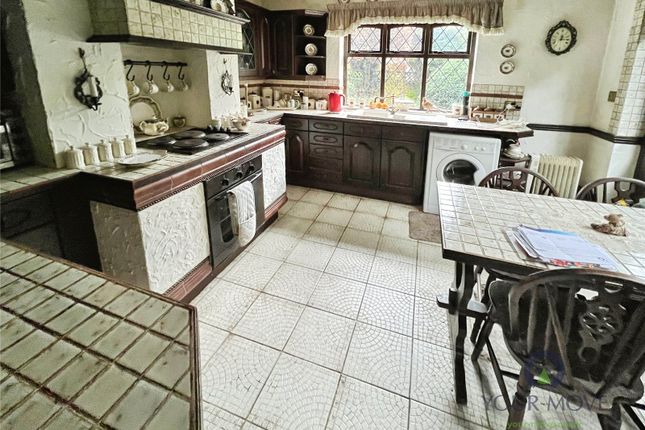 122, Cotwall End Road, West Midlands photo 2