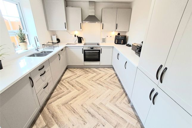 47, Dawes Way, Cannock photo 3