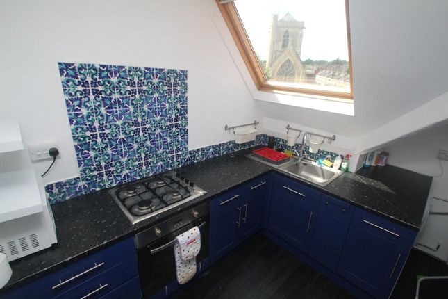 Flat 3, 10, West Cliffe Grove, Harrogate photo 4