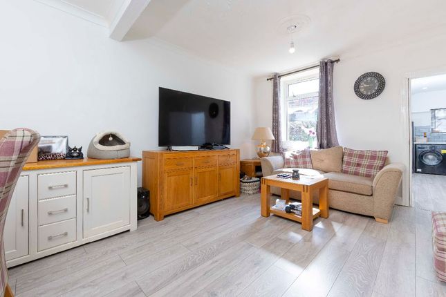 22 Wern Crescent, Treharris photo 3