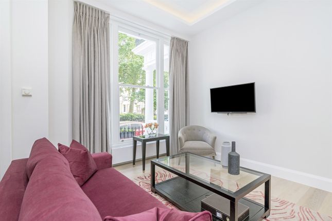 Flat to rent in St. Stephens Gardens, London