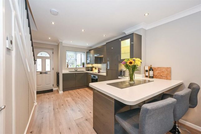 13, Woodrow, Waterlooville photo 2