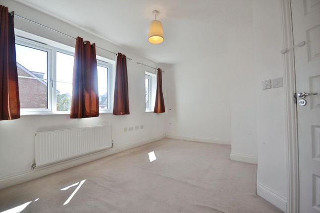2, Buttercup Lane, Reading photo 5