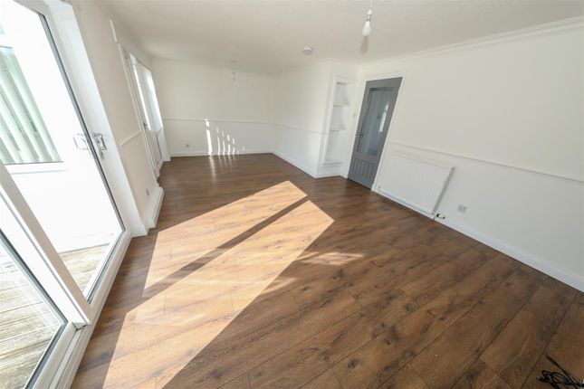 137, Dunbeath Drive, Glenrothes photo 4
