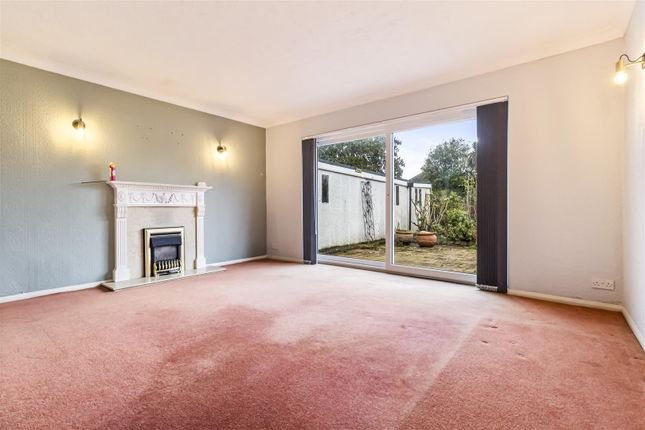 22, Harwood Avenue, Worthing photo 2