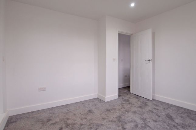 Flat 1 57-61 High Street, Ewell, Epsom photo 4