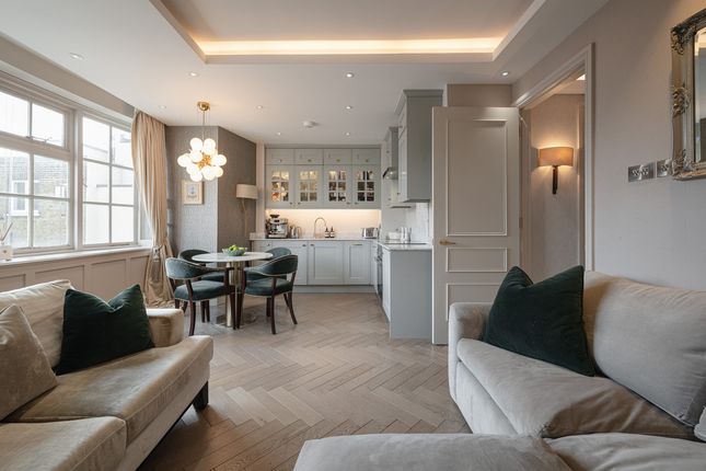 Flat Flat 4, 24, Great Cumberland Place, London photo 4