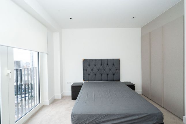 Flat 122, London photo 3