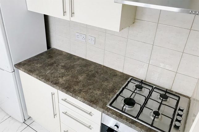 2-bed flat on Lowden Road, London, £280,000