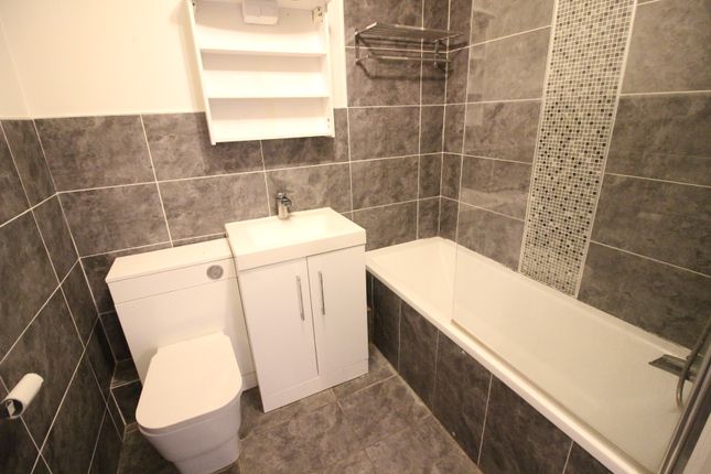26, Wellsfield, Hertfordshire photo 5