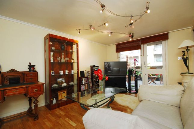 Thumbnail Flat to rent in Vauxhall Bridge Road, Pimlico, London