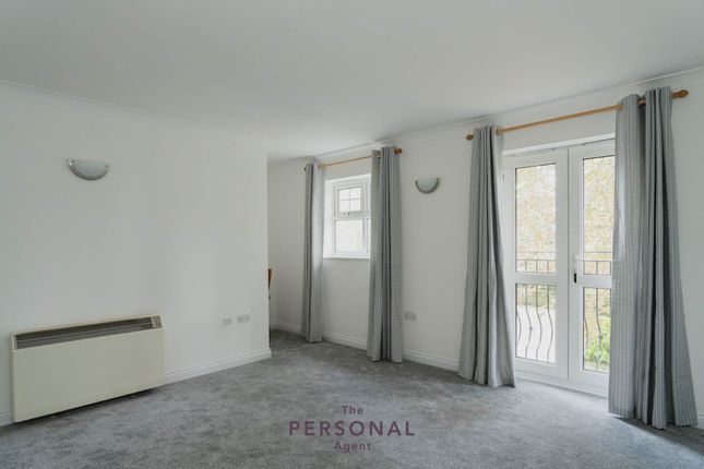 4, Denney Place, Epsom photo 2