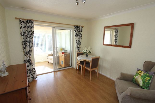 27 St. Johns View, Barry photo 4