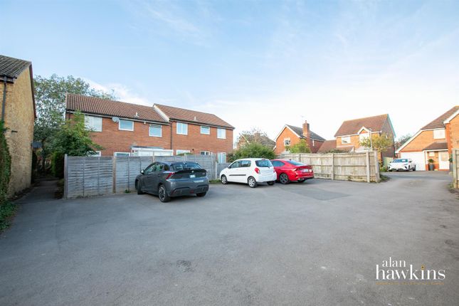 31, Farne Way, Royal Wootton Bassett photo 2
