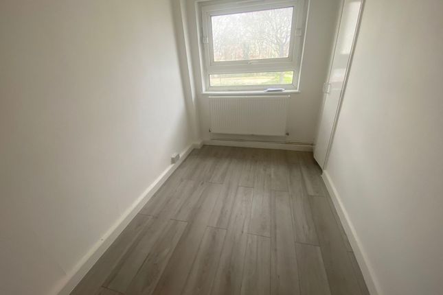 Flat 5, Everglade House, London photo 5