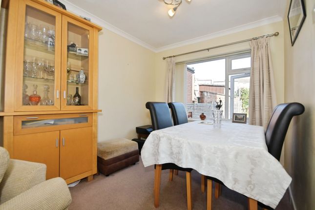 2, Bateman Close, Chesterfield photo 4