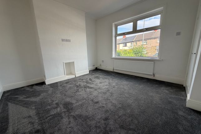 22, Southmere Grove, BRADFORD photo 2