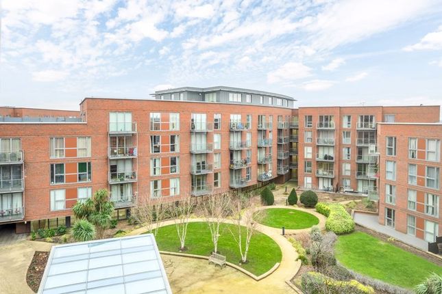 1-bed flat on 539, The Heart, Walton-On-Thames, £259,950