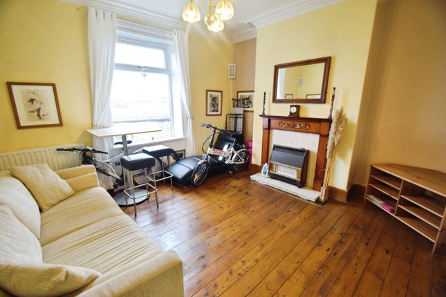 8, Glenview Terrace, Bradford photo 3