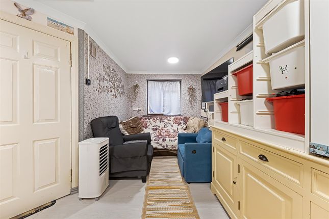33A, Carew Road, Wallington photo 4