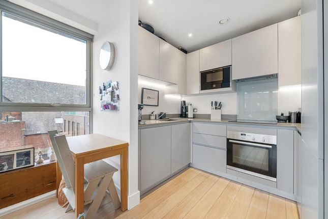 Flat for sale in Stockwell Park Walk, London