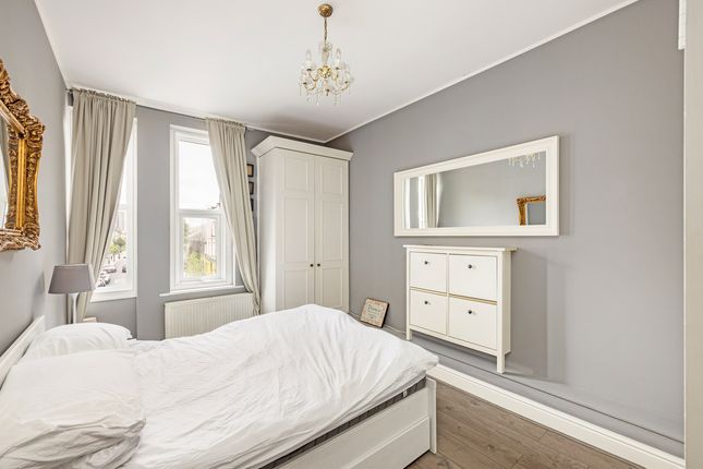 Flat for sale in North Pole Road, London