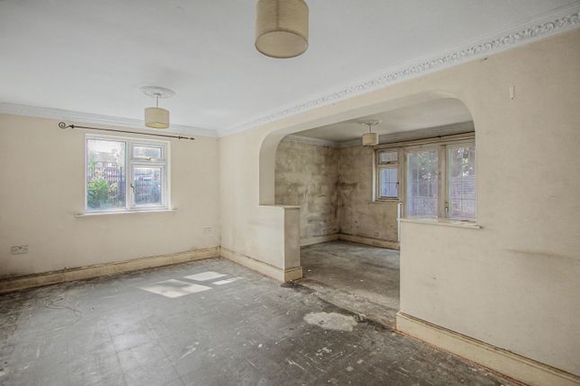 42, Pinner, Middlesex photo 5