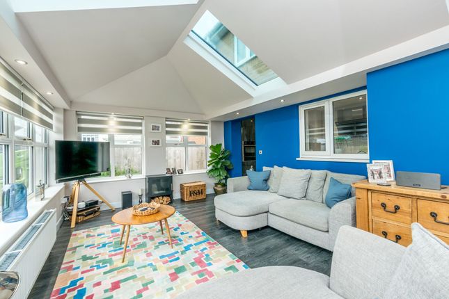 25 Richmond Park Avenue, Liversedge photo 3