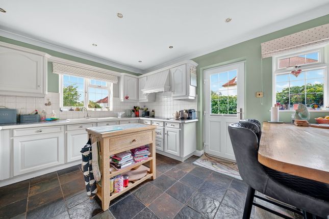 96, East Lane, West Horsley photo 4