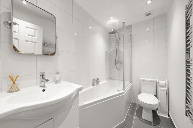 31, Athol Way, Hillingdon photo 4