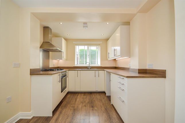 33, Thornhill Croft, Wakefield photo 2
