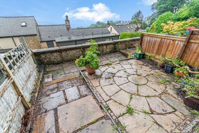7 Cliff Mount, Bury photo 4