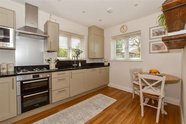 Westhill Close, Burgess Hill photo 4