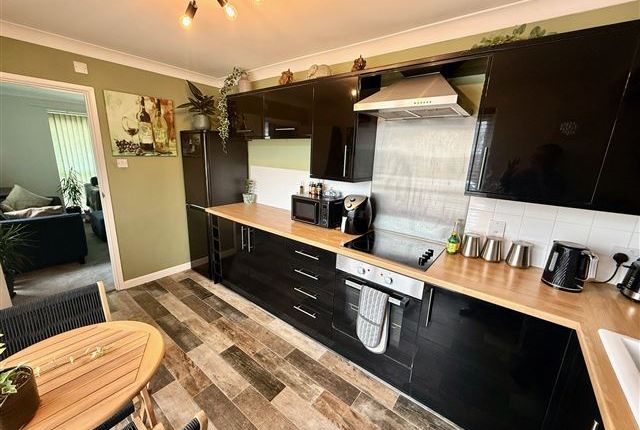 Flat 4, Hayton Court Chestnut Walk, Durrington photo 3