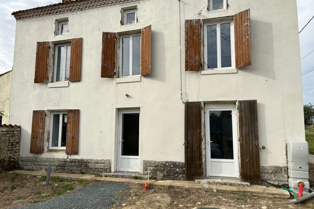 Property for sale in Paille, Poitou-Charentes, 17470, France