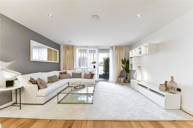 Flat for sale in Glenbrook Apartments, Hammersmith